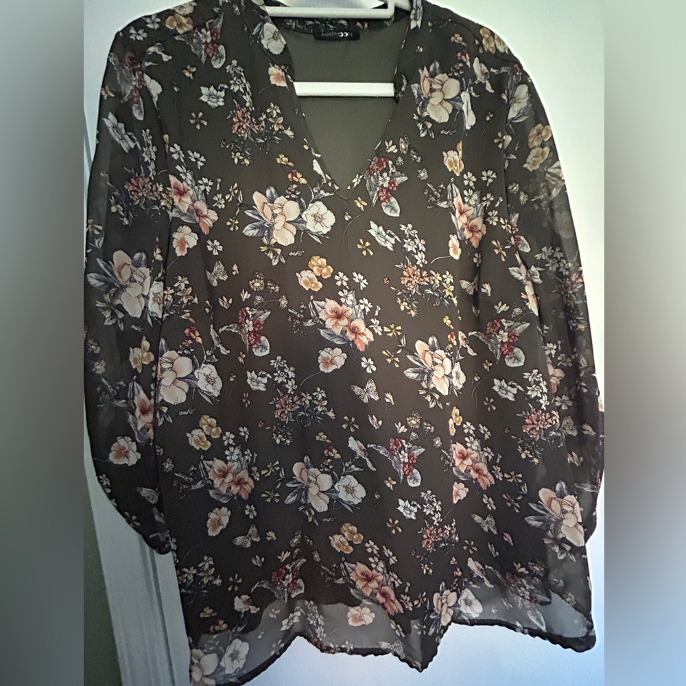 Beautiful fall floral colored, flowing top